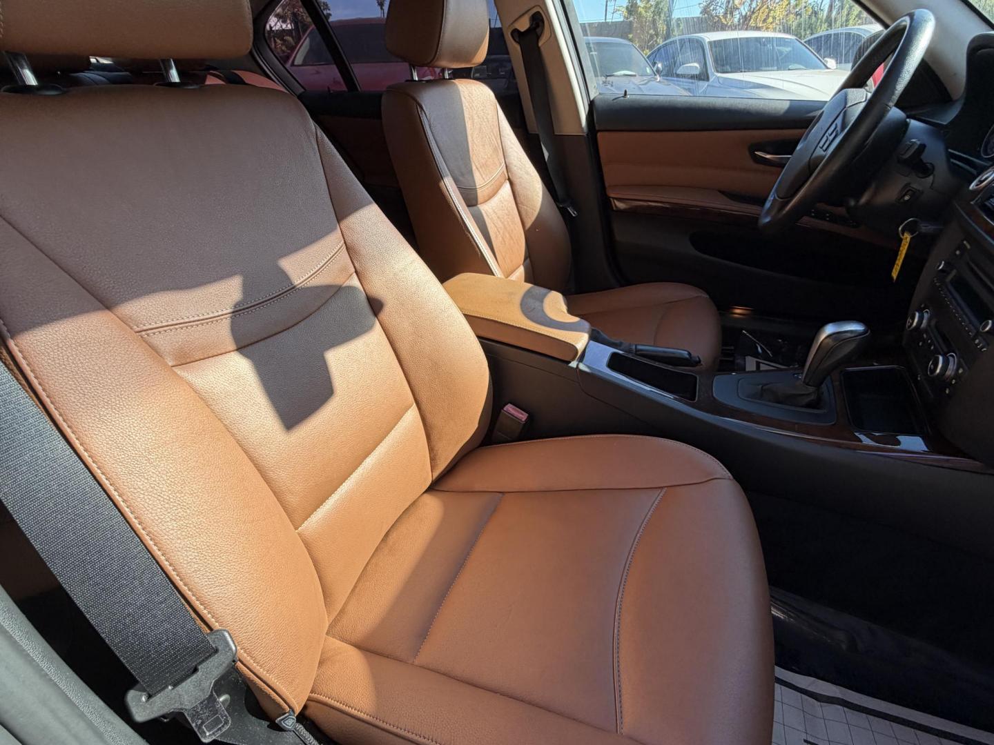 2011 BLACK /Peanut Interior BMW 3-Series 328i xDrive SA (WBAPK5G56BN) with an 3.0L L6 DOHC 24V engine, automatic transmission, located at 30 S. Berkeley Avenue, Pasadena, CA, 91107, (626) 248-7567, 34.145447, -118.109398 - Leather! Moon-roof! Premium Wheels! This 2011 BMW 3-Series 328i xDrive SA looks and drives well. Crown City Motors is a used “Buy Here Pay Here” car dealer in Pasadena CA. “Buy Here Pay Here” financing, means that when you purchase your vehicle from our dealership, that you make the payment - Photo#17