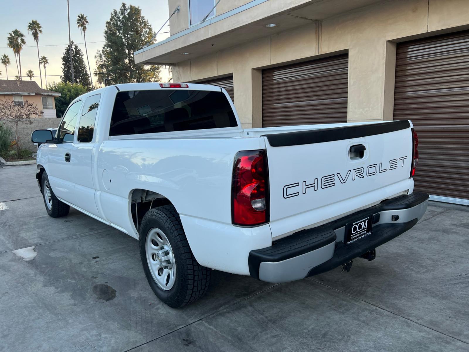 2006 White Chevrolet Silverado 1500 LS Ext. Cab 2WD (1GCEC19V66Z) with an 4.8L V8 OHV 16V engine, 4-Speed Automatic Overdrive transmission, located at 30 S. Berkeley Avenue, Pasadena, CA, 91107, (626) 248-7567, 34.145447, -118.109398 - Super Clean!! Good Value! This looks and drives well. Bad credit? We can help! We are the bank. - Photo #2