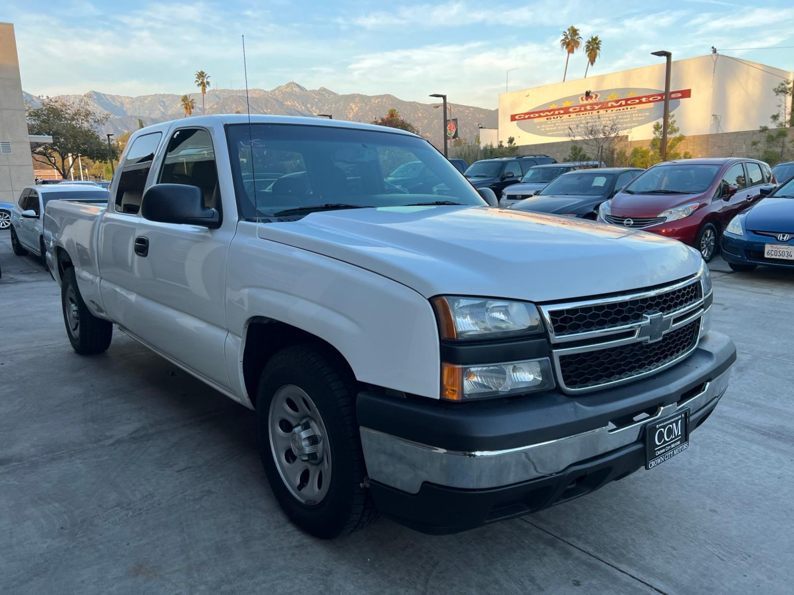 2006 White Chevrolet Silverado 1500 LS Ext. Cab 2WD (1GCEC19V66Z) with an 4.8L V8 OHV 16V engine, 4-Speed Automatic Overdrive transmission, located at 30 S. Berkeley Avenue, Pasadena, CA, 91107, (626) 248-7567, 34.145447, -118.109398 - Super Clean!! Good Value! This looks and drives well. Bad credit? We can help! We are the bank. - Photo #6