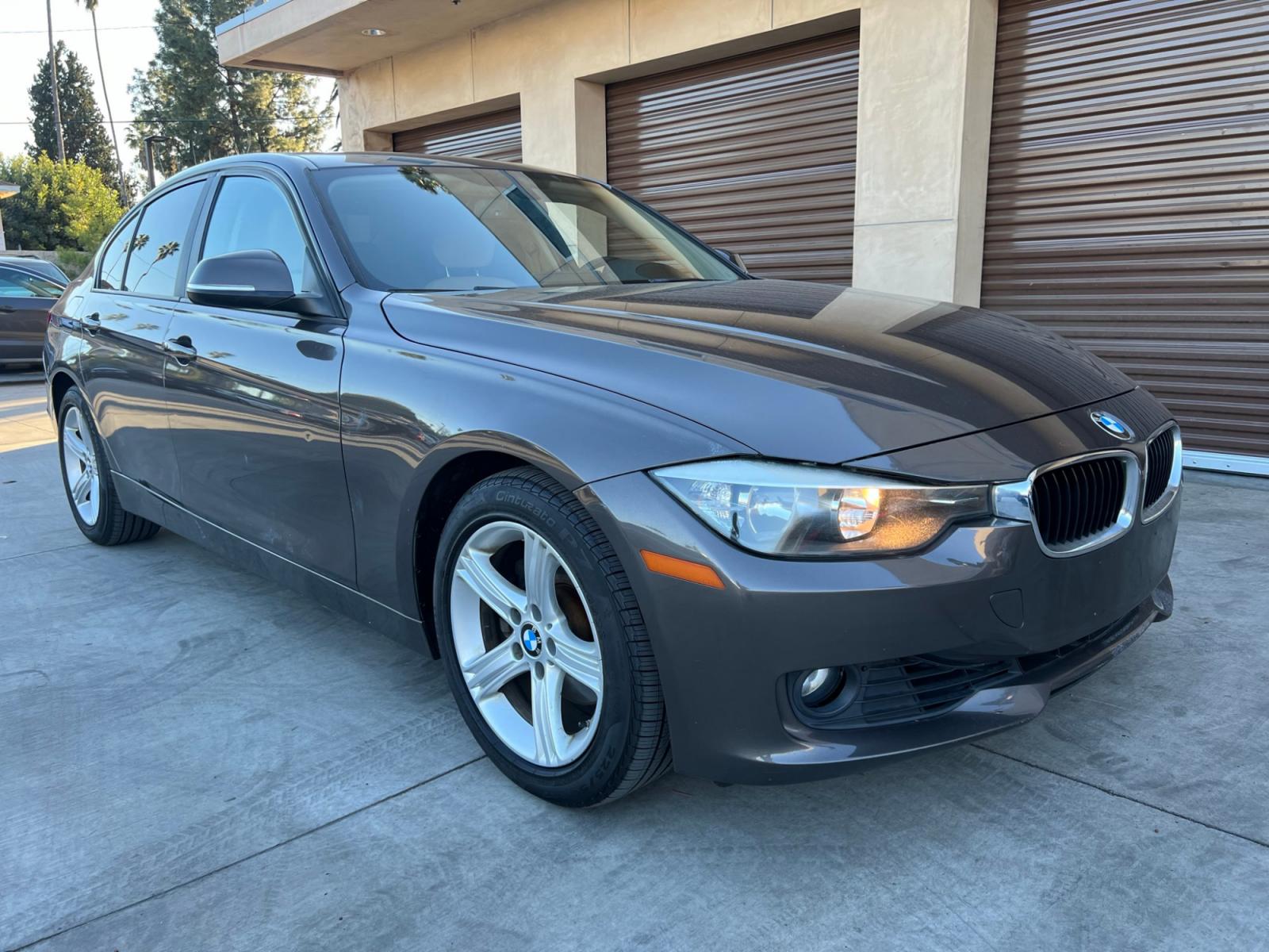 2013 Gray /Beige BMW 3-Series 328i Sedan (WBA3A5C52DF) with an 2.0L L4 DOHC 16V engine, automatic transmission, located at 30 S. Berkeley Avenue, Pasadena, CA, 91107, (626) 248-7567, 34.145447, -118.109398 - Low Miles! Leather Seats! Navigation! This 2013 BMW 3-Series 328i Sedan looks and drives well. - Photo #4