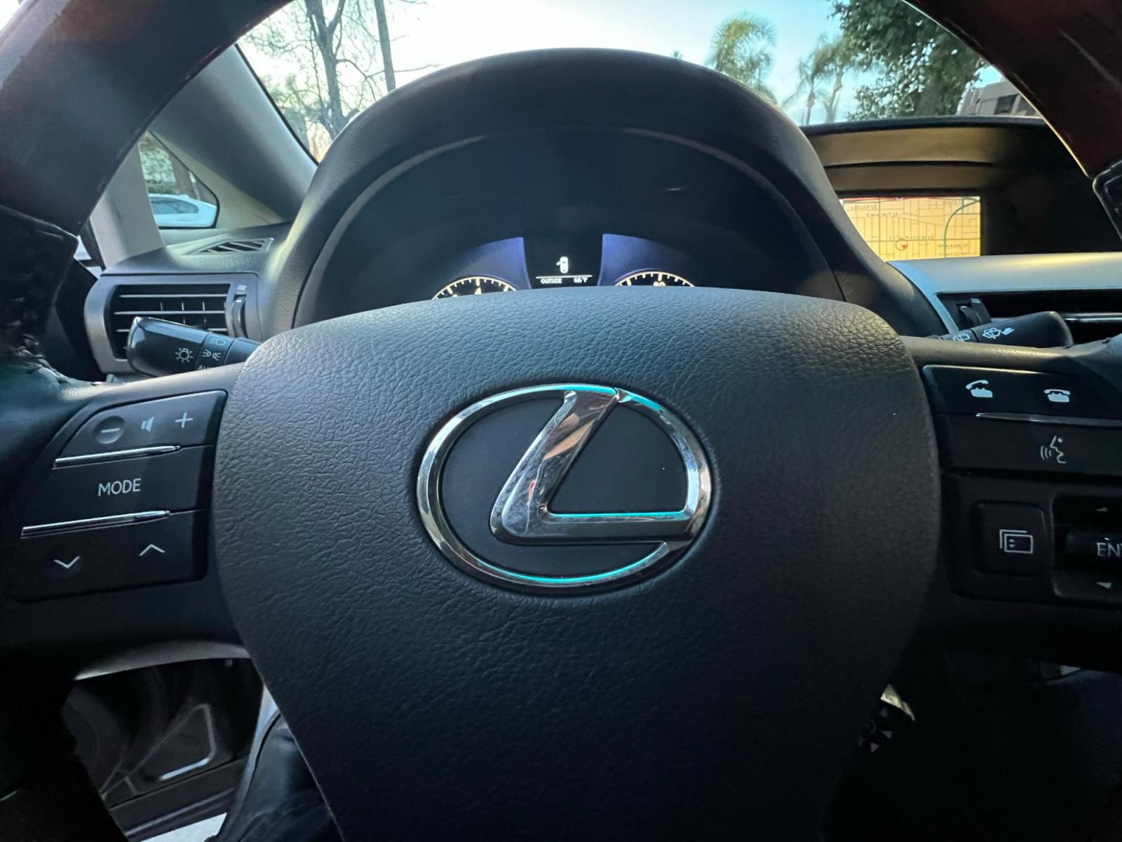 2011 /Black Lexus RX 350 FWD (2T2ZK1BA7BC) with an 3.5L V6 DOHC 24V engine, 5-Speed Automatic transmission, located at 30 S. Berkeley Avenue, Pasadena, CA, 91107, (626) 248-7567, 34.145447, -118.109398 - Leather! Navigation! Back-up Camera! This 2011 Lexus RX 350 FWD looks and drives well. Bad Credit? We can help! We are the bank. All our cars are thoroughly inspected and reconditioned by our technicians. FREE CARFAX report. Stop by or call to speak with our friendly staff. Whether you have bad cr - Photo #19