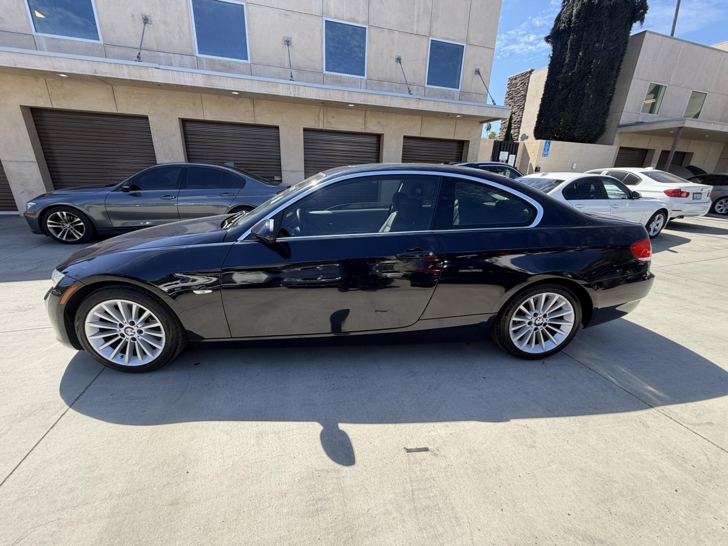 2009 BLACK /Gray BMW 3-Series 328xi Coupe (WBAWC33539P) with an 3.0L L6 DOHC 24V engine, Automatic transmission, located at 30 S. Berkeley Avenue, Pasadena, CA, 91107, (626) 248-7567, 34.145447, -118.109398 - Low Miles!! Leather Seats!!! X-DRIVE!! This 2009 BMW 3-Series 328xi Coupe looks and drives well. Bad Credit? We can help! We are the bank. All our cars are thoroughly inspected and reconditioned by our technicians. FREE CARFAX report. Stop by or call to speak with our friendly staff. Whether you h- Photo#9