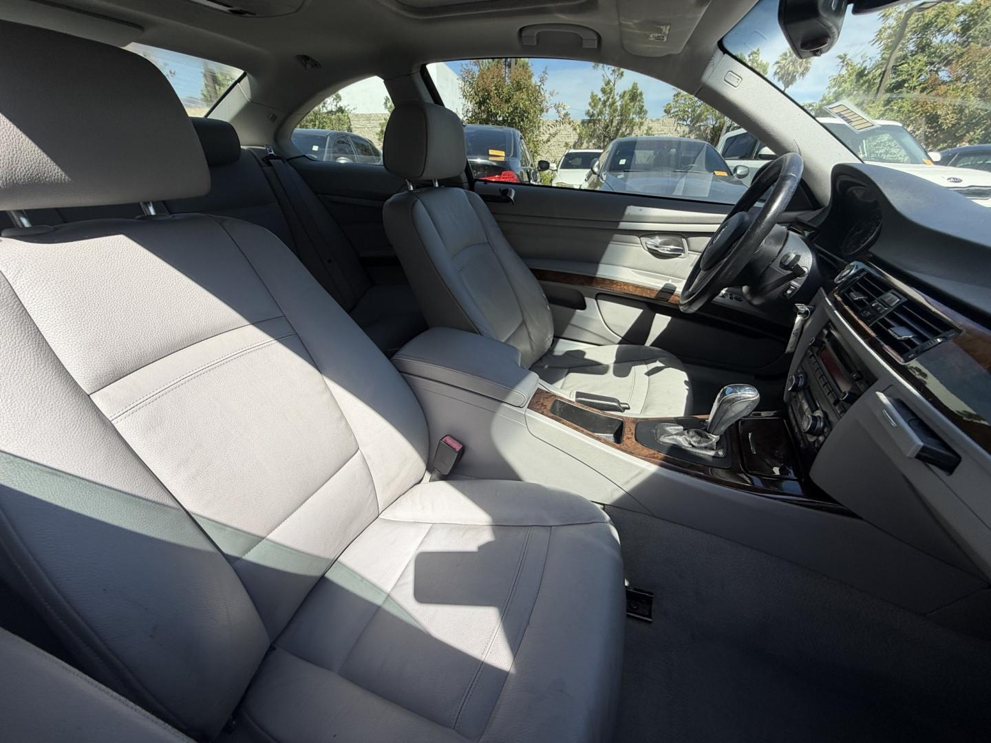 2009 BLACK /Gray BMW 3-Series 328xi Coupe (WBAWC33539P) with an 3.0L L6 DOHC 24V engine, Automatic transmission, located at 30 S. Berkeley Avenue, Pasadena, CA, 91107, (626) 248-7567, 34.145447, -118.109398 - Low Miles!! Leather Seats!!! X-DRIVE!! This 2009 BMW 3-Series 328xi Coupe looks and drives well. Bad Credit? We can help! We are the bank. All our cars are thoroughly inspected and reconditioned by our technicians. FREE CARFAX report. Stop by or call to speak with our friendly staff. Whether you h- Photo#17