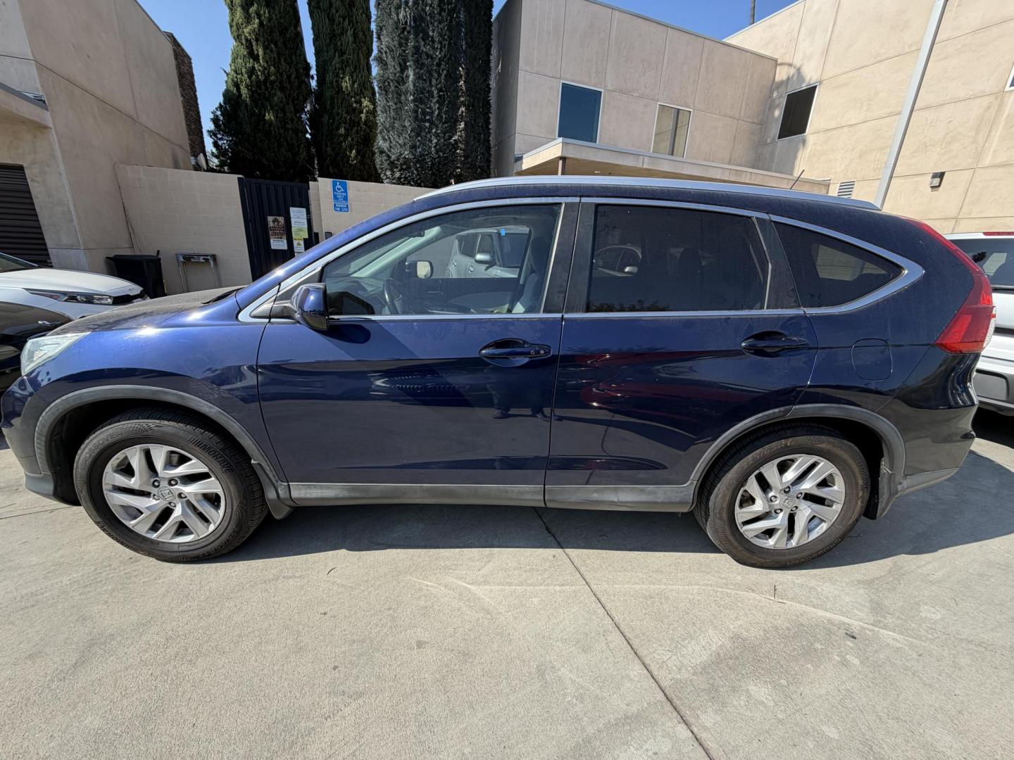 2015 BLUE /GRAY Honda CR-V EX-L 2WD (2HKRM3H70FH) with an 2.4L L4 DOHC 16V engine, Continuously Variable Transmission transmission, located at 30 S. Berkeley Avenue, Pasadena, CA, 91107, (626) 248-7567, 34.145447, -118.109398 - 2015 Honda CR-V EX-L – Blue Exterior | Gray Interior | Reliable SUV with Easy In-House Financing Take home this clean and dependable 2015 Honda CR-V EX-L, finished in a beautiful Blue exterior with a Gray leather interior. Known for its reliability, comfort, and resale value, the CR-V is one of - Photo#1