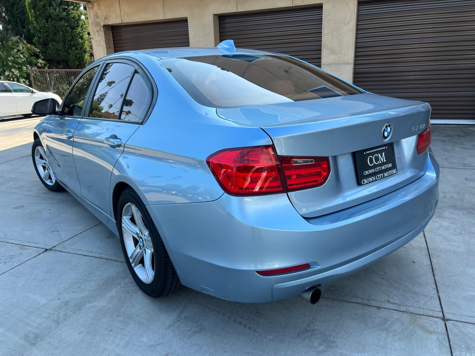 2014 BLUE /BEIGE BMW 3-Series 320i Sedan (WBA3B1G55EN) with an 2.0L L4 DOHC 16V engine, AUTOMATIC transmission, located at 30 S. Berkeley Avenue, Pasadena, CA, 91107, (626) 248-7567, 34.145447, -118.109398 - Crown City Motors is a used “Buy Here Pay Here” car dealer in Pasadena CA. “Buy Here Pay Here” financing, means that when you purchase your vehicle from our dealership, that you make the payments to the dealership as well. We do not need the banks approval to get you approved for a used auto - Photo #2