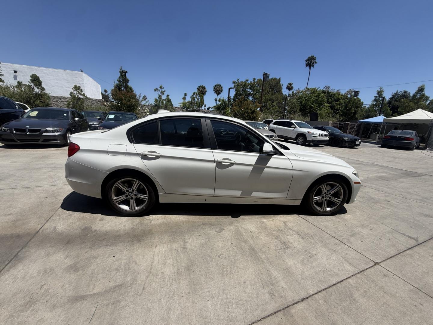 2013 White BMW 3-Series 328i Sedan (WBA3C1C52DF) with an 2.0L L4 DOHC 16V engine, AUTOMATIC transmission, located at 30 S. Berkeley Avenue, Pasadena, CA, 91107, (626) 248-7567, 34.145447, -118.109398 - Crown City Motors is a used “Buy Here Pay Here” car dealer in Pasadena CA. “Buy Here Pay Here” financing, means that when you purchase your vehicle from our dealership, that you make the payments to the dealership as well. We do not need the banks approval to get you approved for a used auto- Photo#4