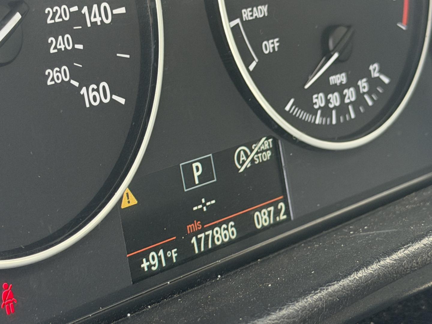 2013 White BMW 3-Series 328i Sedan (WBA3C1C52DF) with an 2.0L L4 DOHC 16V engine, AUTOMATIC transmission, located at 30 S. Berkeley Avenue, Pasadena, CA, 91107, (626) 248-7567, 34.145447, -118.109398 - Crown City Motors is a used “Buy Here Pay Here” car dealer in Pasadena CA. “Buy Here Pay Here” financing, means that when you purchase your vehicle from our dealership, that you make the payments to the dealership as well. We do not need the banks approval to get you approved for a used auto- Photo#6