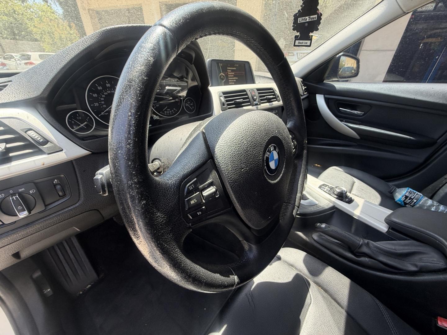 2013 White BMW 3-Series 328i Sedan (WBA3C1C52DF) with an 2.0L L4 DOHC 16V engine, AUTOMATIC transmission, located at 30 S. Berkeley Avenue, Pasadena, CA, 91107, (626) 248-7567, 34.145447, -118.109398 - Crown City Motors is a used “Buy Here Pay Here” car dealer in Pasadena CA. “Buy Here Pay Here” financing, means that when you purchase your vehicle from our dealership, that you make the payments to the dealership as well. We do not need the banks approval to get you approved for a used auto- Photo#7