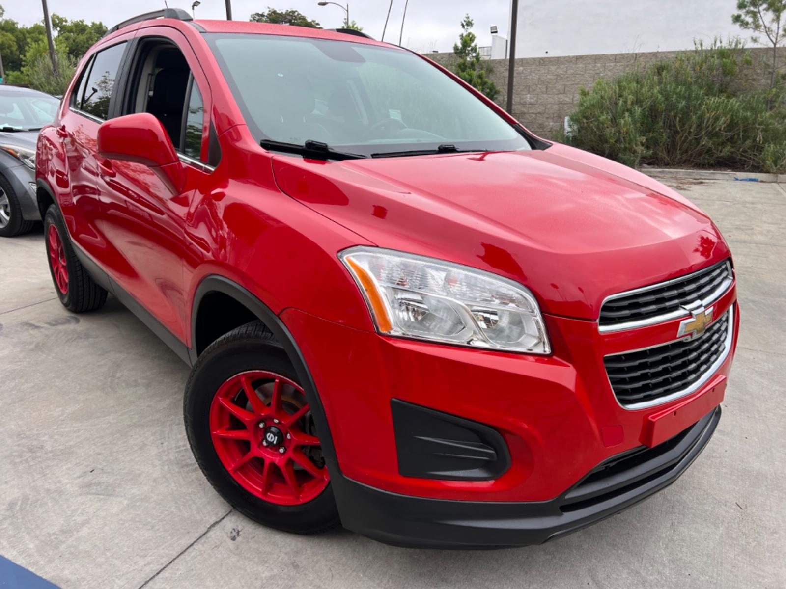 2015 RED /Black Chevrolet Trax LT AWD (KL7CJRSB2FB) with an 1.4L L4 DOHC 16V FFV engine, AUTOMATIC transmission, located at 30 S. Berkeley Avenue, Pasadena, CA, 91107, (626) 248-7567, 34.145447, -118.109398 - Crown City Motors is a used “Buy Here Pay Here” car dealer in Pasadena CA. “Buy Here Pay Here” financing, means that when you purchase your vehicle from our dealership, that you make the payments to the dealership as well. We do not need the banks approval to get you approved for a used auto - Photo #4