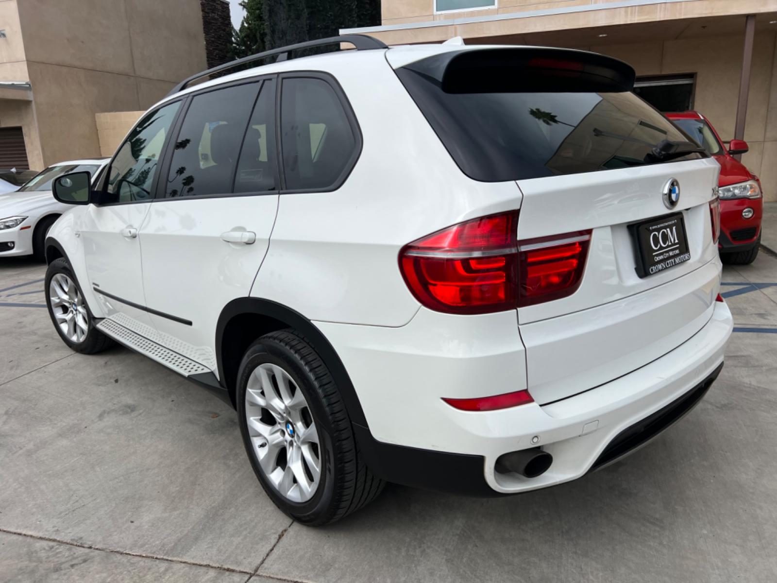 2011 White /TAN BMW X5 xDrive35i (5UXZV4C50BL) with an 3.5L L6 DOHC 24V engine, 6-Speed Automatic transmission, located at 30 S. Berkeley Avenue, Pasadena, CA, 91107, (626) 248-7567, 34.145447, -118.109398 - Navigation ! Leather! Moon-roof! The 2011 BMW X5 xDrive35i is a luxury SUV that offers the perfect combination of performance, style, and comfort. With its powerful engine, all-wheel drive system, and spacious interior, the X5 is perfect for both city driving and off-road adventures. And, with our b - Photo #2