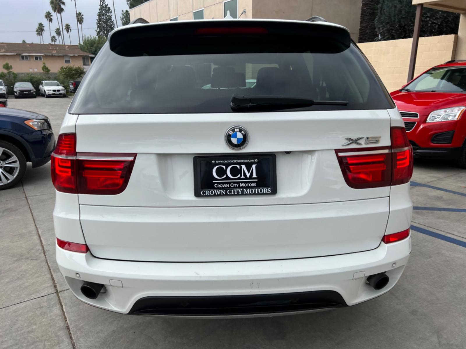 2011 White /TAN BMW X5 xDrive35i (5UXZV4C50BL) with an 3.5L L6 DOHC 24V engine, 6-Speed Automatic transmission, located at 30 S. Berkeley Avenue, Pasadena, CA, 91107, (626) 248-7567, 34.145447, -118.109398 - Navigation ! Leather! Moon-roof! The 2011 BMW X5 xDrive35i is a luxury SUV that offers the perfect combination of performance, style, and comfort. With its powerful engine, all-wheel drive system, and spacious interior, the X5 is perfect for both city driving and off-road adventures. And, with our b - Photo #3