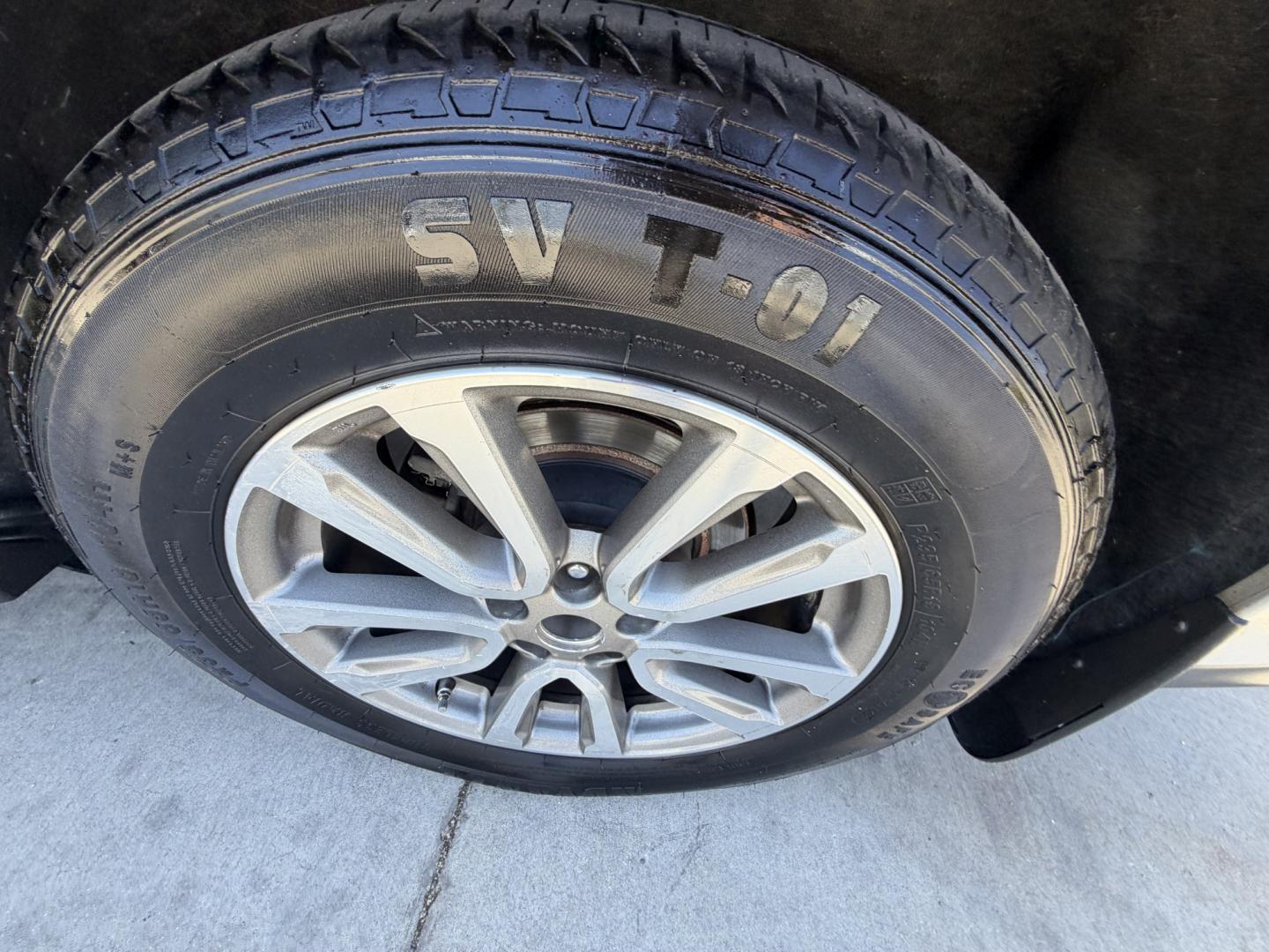 2015 Silver Nissan Pathfinder (5N1AR2MM6FC) , AUTOMATIC transmission, located at 30 S. Berkeley Avenue, Pasadena, CA, 91107, (626) 248-7567, 34.145447, -118.109398 - Crown City Motors is a used “Buy Here Pay Here” car dealer in Pasadena CA. “Buy Here Pay Here” financing, means that when you purchase your vehicle from our dealership, that you make the payments to the dealership as well. We do not need the banks approval to get you approved for a used auto - Photo#5