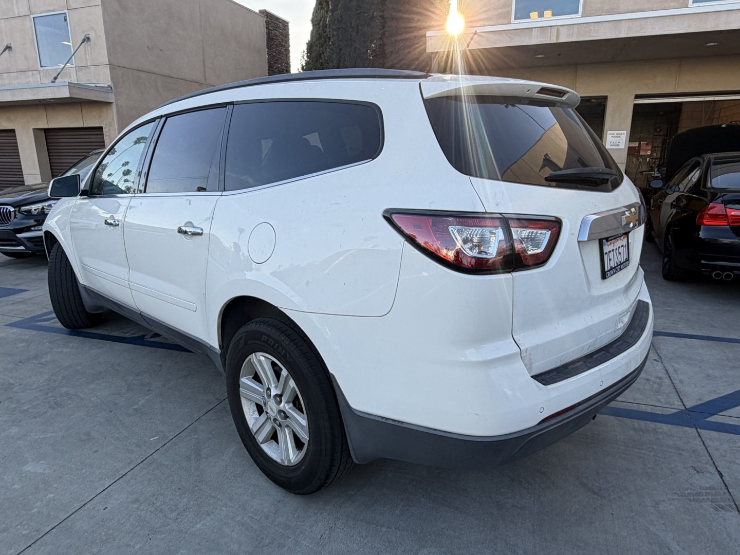 2014 WHITE /Gray Chevrolet Traverse 1LT FWD (1GNKRGKD3EJ) with an 3.6L V6 DOHC 24V engine, 6-Speed Automatic transmission, located at 30 S. Berkeley Avenue, Pasadena, CA, 91107, (626) 248-7567, 34.145447, -118.109398 - Crown City Motors is a used “Buy Here Pay Here” car dealer in Pasadena CA. “Buy Here Pay Here” financing, means that when you purchase your vehicle from our dealership, that you make the payments to the dealership as well. We do not need the banks approval to get you approved for a used auto - Photo#2
