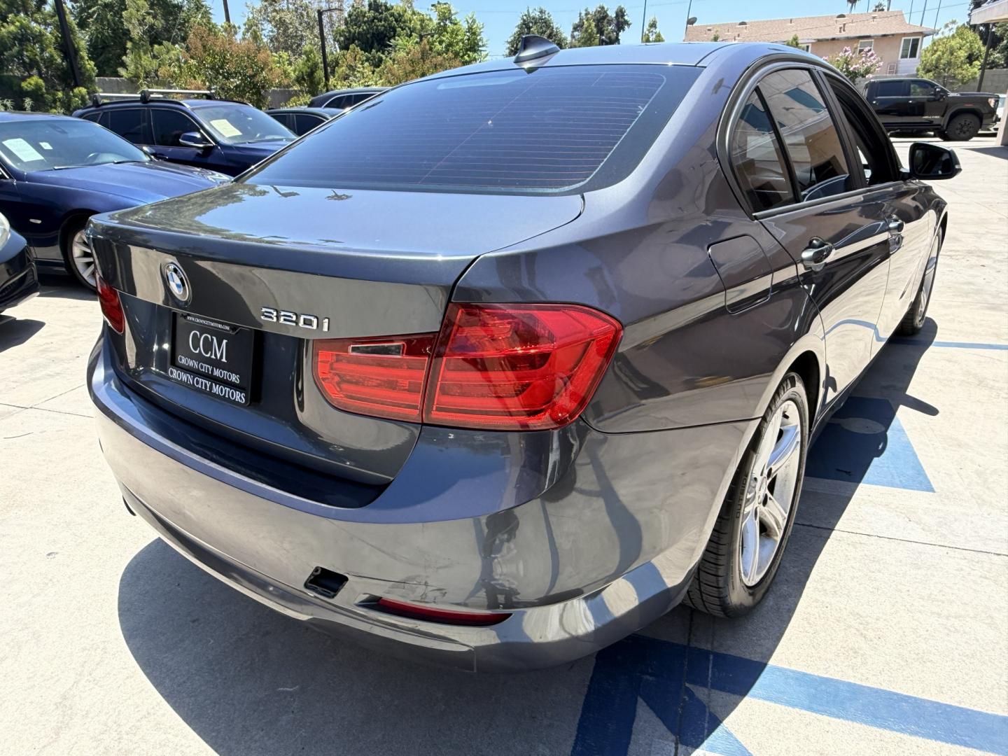 2014 Gray /Black BMW 3-Series leather (WBA3B1C52EK) with an 4 Cylinder engine, Automatic transmission, located at 30 S. Berkeley Avenue, Pasadena, CA, 91107, (626) 248-7567, 34.145447, -118.109398 - DEALER IDENTIFIER: Crown City Motors Sales | Buy Here Pay Here Pasadena TARGET REGIONS: Pasadena, San Gabriel Valley, Riverside, San Bernardino FINANCING SPECIALTY: Subprime Auto Lending, In-House Financing, Bad Credit Car Loans CA VEHICLE: 2014 BMW 320i Sedan (VIN: WBA3B1C52EK134294 | Stock: K13- Photo#5