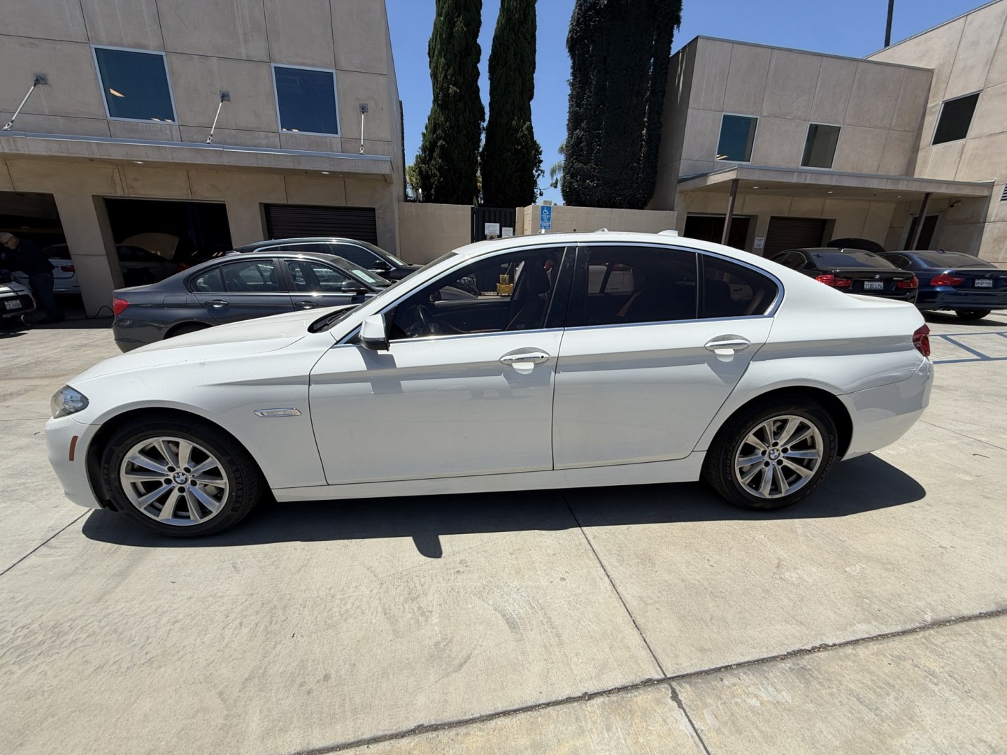 2015 WHITE /Black BMW 5-Series Leather (WBA5A7C54FG) with an 4 Cylinder engine, Automatic transmission, located at 30 S. Berkeley Avenue, Pasadena, CA, 91107, (626) 248-7567, 34.145447, -118.109398 - The 2015 BMW 528i xDrive stands as a beacon of luxury, performance, and advanced technology, embodying the pinnacle of German engineering. With only 72,430 miles, this well-maintained vehicle offers a remarkable driving experience that combines comfort, style, and reliability. Whether you have an im- Photo#1