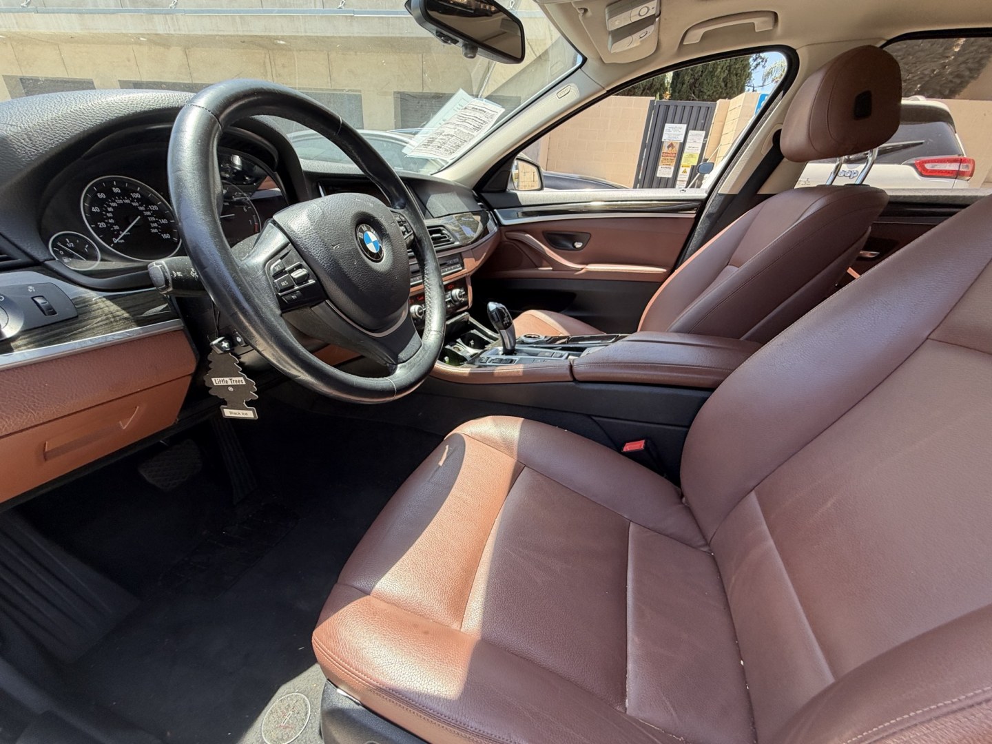 2015 WHITE /Black BMW 5-Series Leather (WBA5A7C54FG) with an 4 Cylinder engine, Automatic transmission, located at 30 S. Berkeley Avenue, Pasadena, CA, 91107, (626) 248-7567, 34.145447, -118.109398 - The 2015 BMW 528i xDrive stands as a beacon of luxury, performance, and advanced technology, embodying the pinnacle of German engineering. With only 72,430 miles, this well-maintained vehicle offers a remarkable driving experience that combines comfort, style, and reliability. Whether you have an im- Photo#8