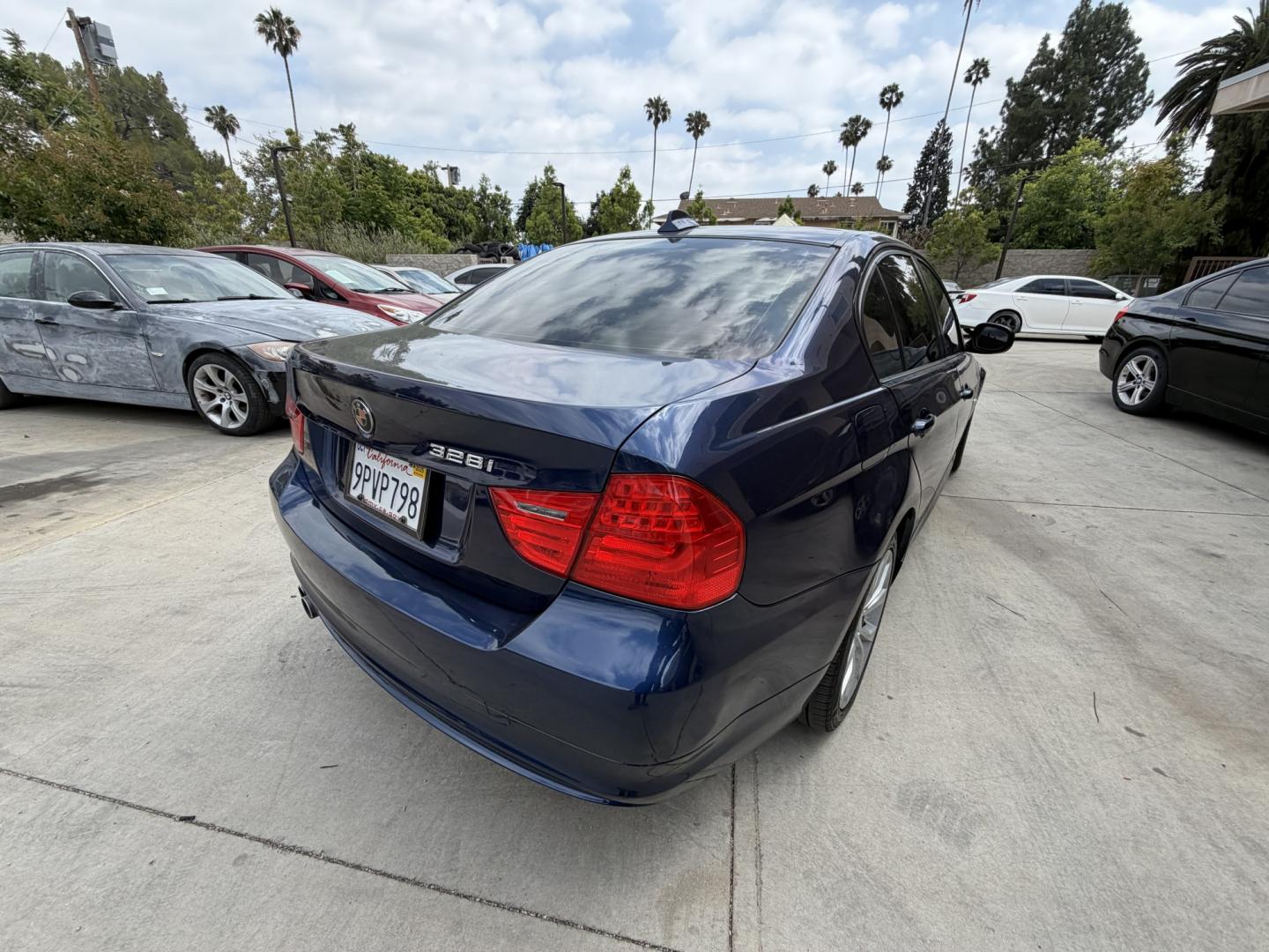 2011 Le Mans Blue Metallic /Black BMW 3-Series Leather (WBAPH7C51BA) with an 3.0 engine, Automatic transmission, located at 30 S. Berkeley Avenue, Pasadena, CA, 91107, (626) 248-7567, 34.145447, -118.109398 - 2011 BMW 328i Sedan – Buy Here Pay Here Financing Available in Pasadena, California VIN: WBAPH7C51BA800730 Are you looking for a 2011 BMW 328i for sale in Pasadena, a luxury vehicle with in-house financing, or a dealership that works with customers who have credit challenges? This beautiful 20 - Photo#6