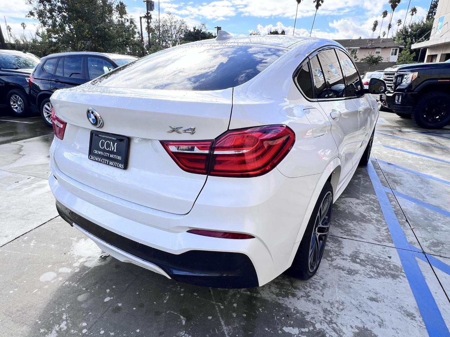 2015 Alpine White /Black BMW X4 Leather (5UXXW3C59F0) with an 2.0 engine, Automatic transmission, located at 30 S. Berkeley Avenue, Pasadena, CA, 91107, (626) 248-7567, 34.145447, -118.109398 - Discover the 2015 BMW X4 xDrive28i: Luxury Meets Affordability Are you in the market for a luxury vehicle that doesn't break the bank? Look no further than the 2015 BMW X4 xDrive28i. This impressive model offers the perfect blend of performance, style, and affordability. At our dealership, we under - Photo#6