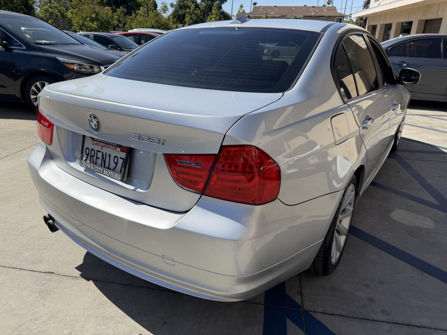 2011 /Black BMW 3-Series 328i SA (WBAPH7G58BN) with an 3.0L L6 DOHC 24V engine, Automatic transmission, located at 30 S. Berkeley Avenue, Pasadena, CA, 91107, (626) 248-7567, 34.145447, -118.109398 - Photo#4