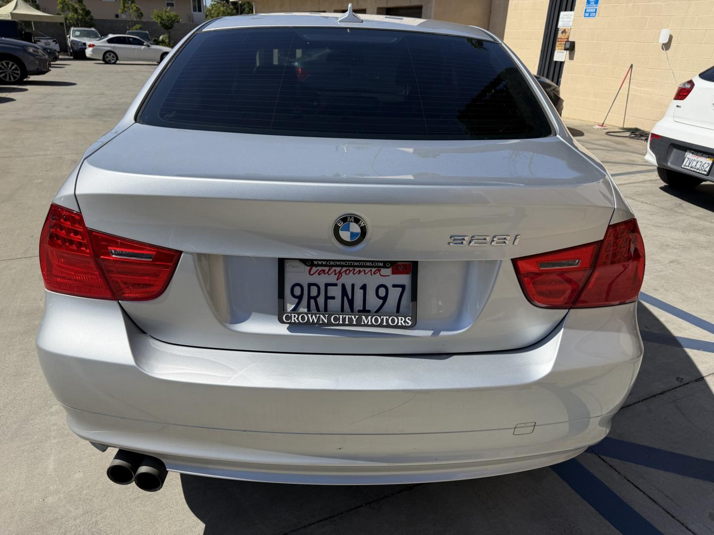 2011 /Black BMW 3-Series 328i SA (WBAPH7G58BN) with an 3.0L L6 DOHC 24V engine, Automatic transmission, located at 30 S. Berkeley Avenue, Pasadena, CA, 91107, (626) 248-7567, 34.145447, -118.109398 - Photo#5