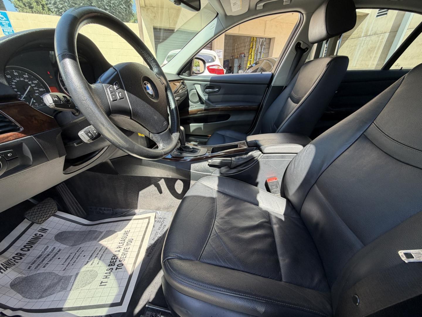 2011 /Black BMW 3-Series 328i SA (WBAPH7G58BN) with an 3.0L L6 DOHC 24V engine, Automatic transmission, located at 30 S. Berkeley Avenue, Pasadena, CA, 91107, (626) 248-7567, 34.145447, -118.109398 - Photo#7