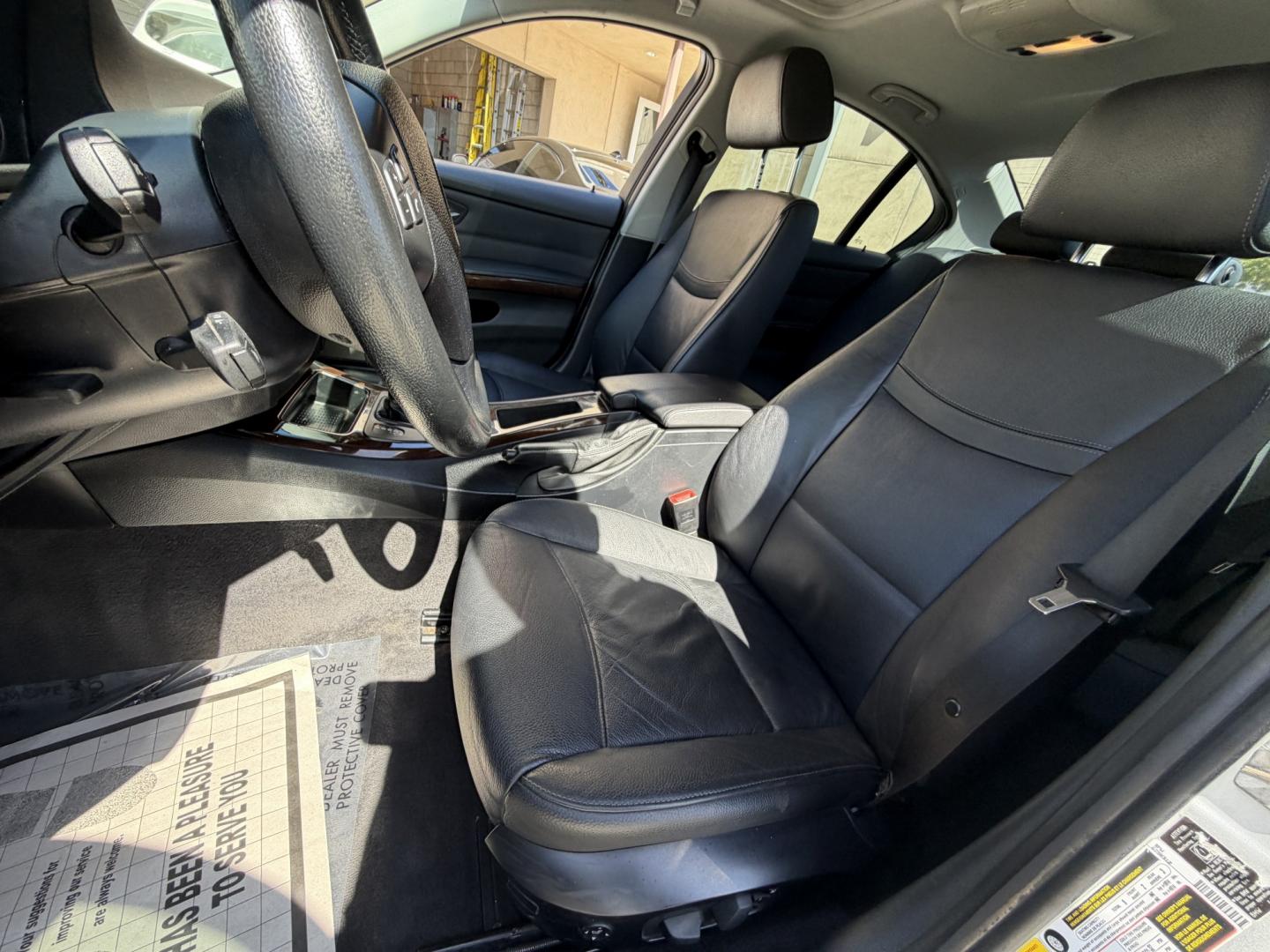 2011 /Black BMW 3-Series 328i SA (WBAPH7G58BN) with an 3.0L L6 DOHC 24V engine, Automatic transmission, located at 30 S. Berkeley Avenue, Pasadena, CA, 91107, (626) 248-7567, 34.145447, -118.109398 - Photo#6