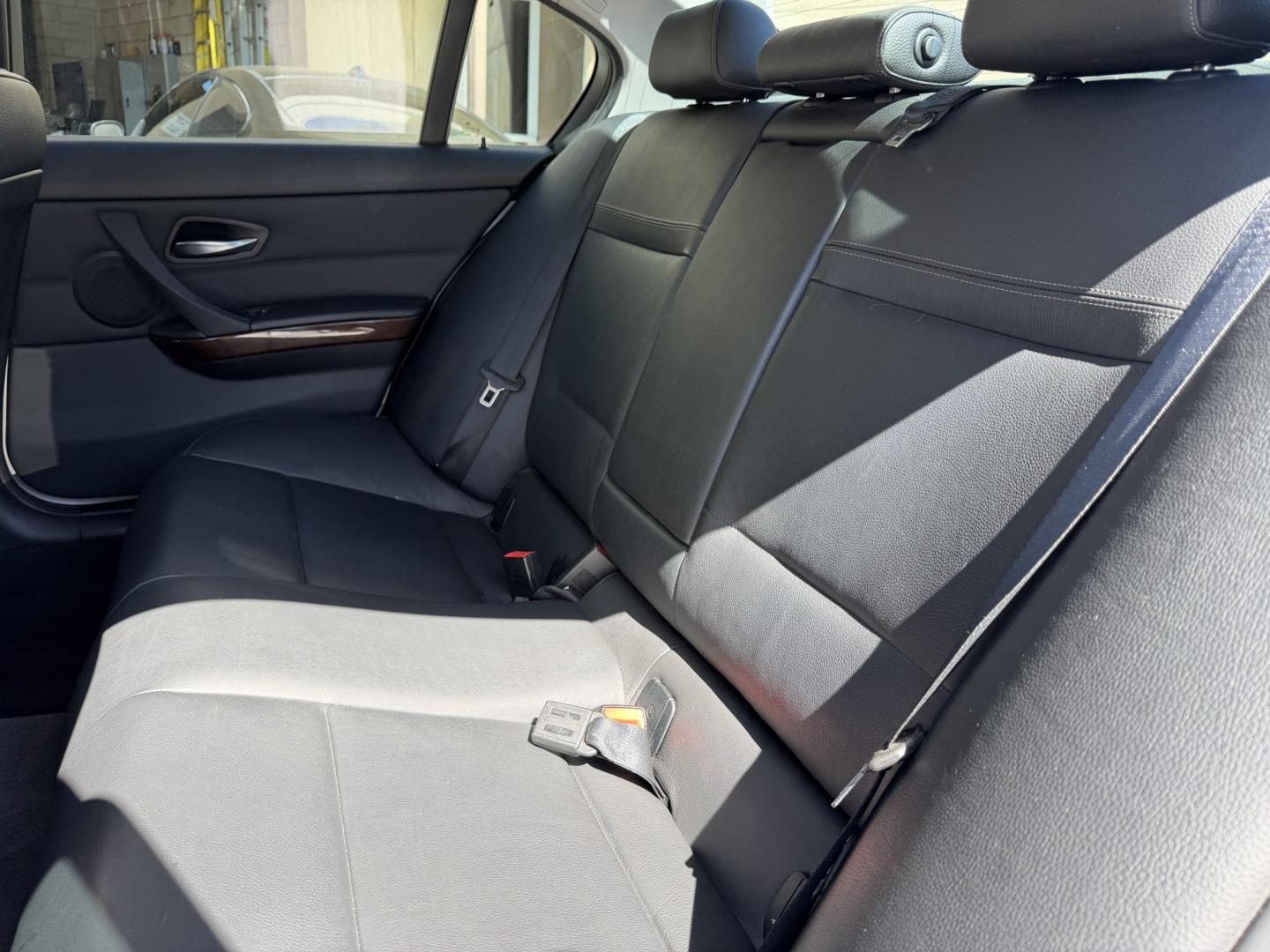2011 /Black BMW 3-Series 328i SA (WBAPH7G58BN) with an 3.0L L6 DOHC 24V engine, Automatic transmission, located at 30 S. Berkeley Avenue, Pasadena, CA, 91107, (626) 248-7567, 34.145447, -118.109398 - Photo#11