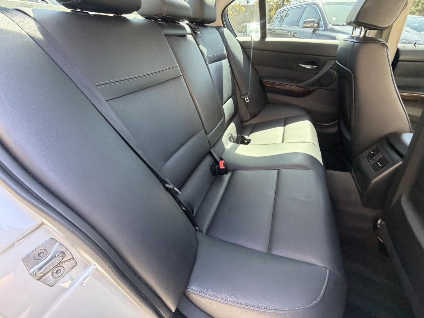2011 /Black BMW 3-Series 328i SA (WBAPH7G58BN) with an 3.0L L6 DOHC 24V engine, Automatic transmission, located at 30 S. Berkeley Avenue, Pasadena, CA, 91107, (626) 248-7567, 34.145447, -118.109398 - Photo#12