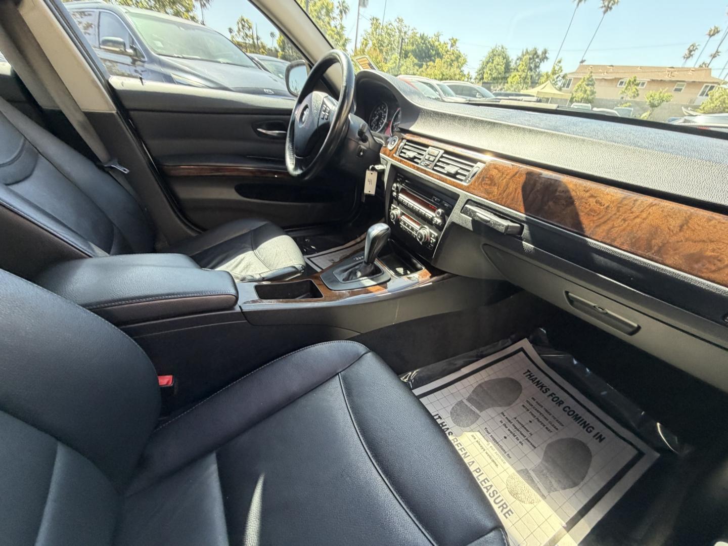 2011 /Black BMW 3-Series 328i SA (WBAPH7G58BN) with an 3.0L L6 DOHC 24V engine, Automatic transmission, located at 30 S. Berkeley Avenue, Pasadena, CA, 91107, (626) 248-7567, 34.145447, -118.109398 - Photo#14