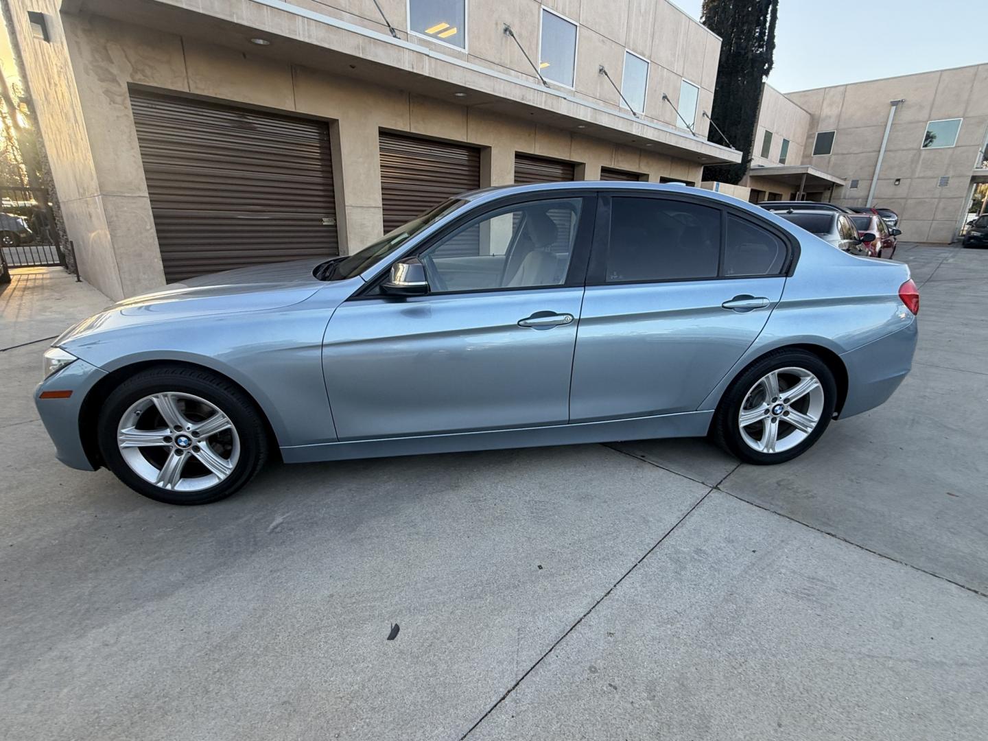2013 Le Mans Blue Metallic /Black BMW 3-Series 328i Sedan - SULEV (WBA3C1G53DN) with an 2.0L L4 DOHC 16V engine, Automatic transmission, located at 30 S. Berkeley Avenue, Pasadena, CA, 91107, (626) 248-7567, 34.145447, -118.109398 - Decoding VIN WBA3C1G53DNN93466: Vehicle: 2013 BMW 3 Series 328i Sedan (F30 Generation) Engine: 2.0L TwinPower Turbo Inline 4-Cylinder Drivetrain: Rear-Wheel Drive (RWD) Another strong F30 328i Sedan for your inventory. These modern 3 Series sedans continue to be volume movers on a Buy He- Photo#1