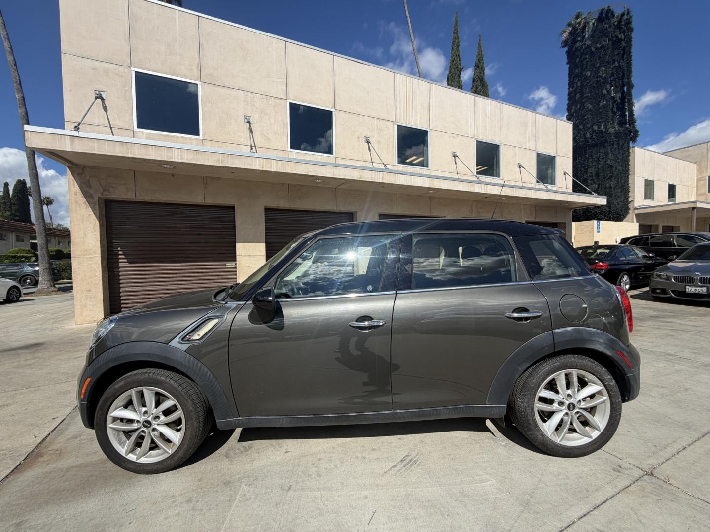 2013 Mineral Grey Metallic /Black Mini Countryman S (WMWZC3C51DW) with an 1.6L L4 DOHC 16V TURBO engine, located at 30 S. Berkeley Avenue, Pasadena, CA, 91107, (626) 248-7567, 34.145447, -118.109398 - Looking for a reliable, affordable used car with easy financing in Pasadena, CA? This 2013 MINI Cooper Hardtop (VIN: WMWZC3C51DWP24173) is the perfect combination of style, fuel efficiency, and performance—available now at Crown City Motors with Buy Here Pay Here financing options designed for all - Photo#1