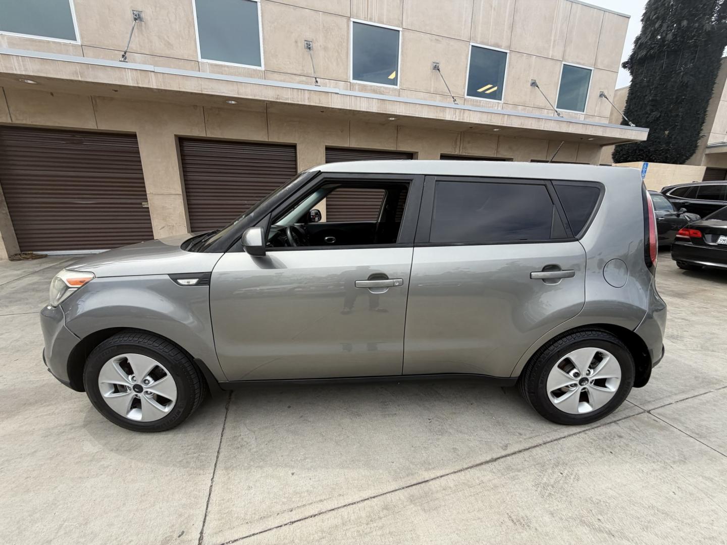 2014 SILVER /Black Kia Soul Base (KNDJN2A29E7) with an 1.6L L4 DOHC 16V engine, Automatic transmission, located at 30 S. Berkeley Avenue, Pasadena, CA, 91107, (626) 248-7567, 34.145447, -118.109398 - Photo#1