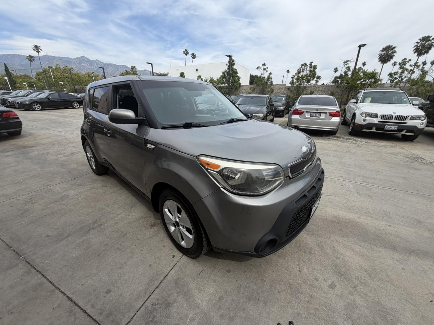 2014 SILVER /Black Kia Soul Base (KNDJN2A29E7) with an 1.6L L4 DOHC 16V engine, Automatic transmission, located at 30 S. Berkeley Avenue, Pasadena, CA, 91107, (626) 248-7567, 34.145447, -118.109398 - Photo#5