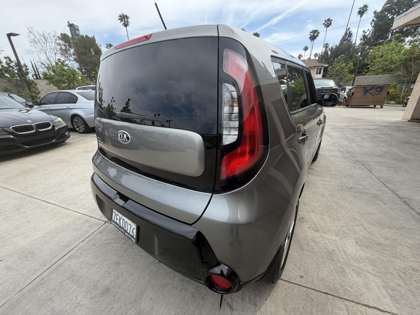 2014 SILVER /Black Kia Soul Base (KNDJN2A29E7) with an 1.6L L4 DOHC 16V engine, Automatic transmission, located at 30 S. Berkeley Avenue, Pasadena, CA, 91107, (626) 248-7567, 34.145447, -118.109398 - Photo#7