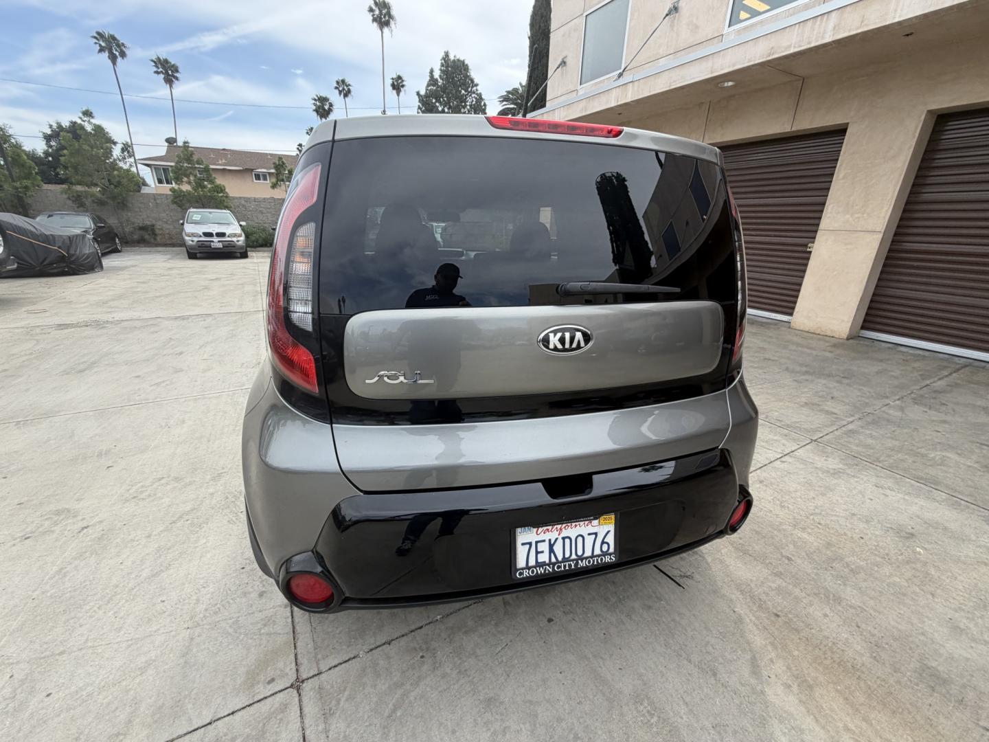 2014 SILVER /Black Kia Soul Base (KNDJN2A29E7) with an 1.6L L4 DOHC 16V engine, Automatic transmission, located at 30 S. Berkeley Avenue, Pasadena, CA, 91107, (626) 248-7567, 34.145447, -118.109398 - Photo#8