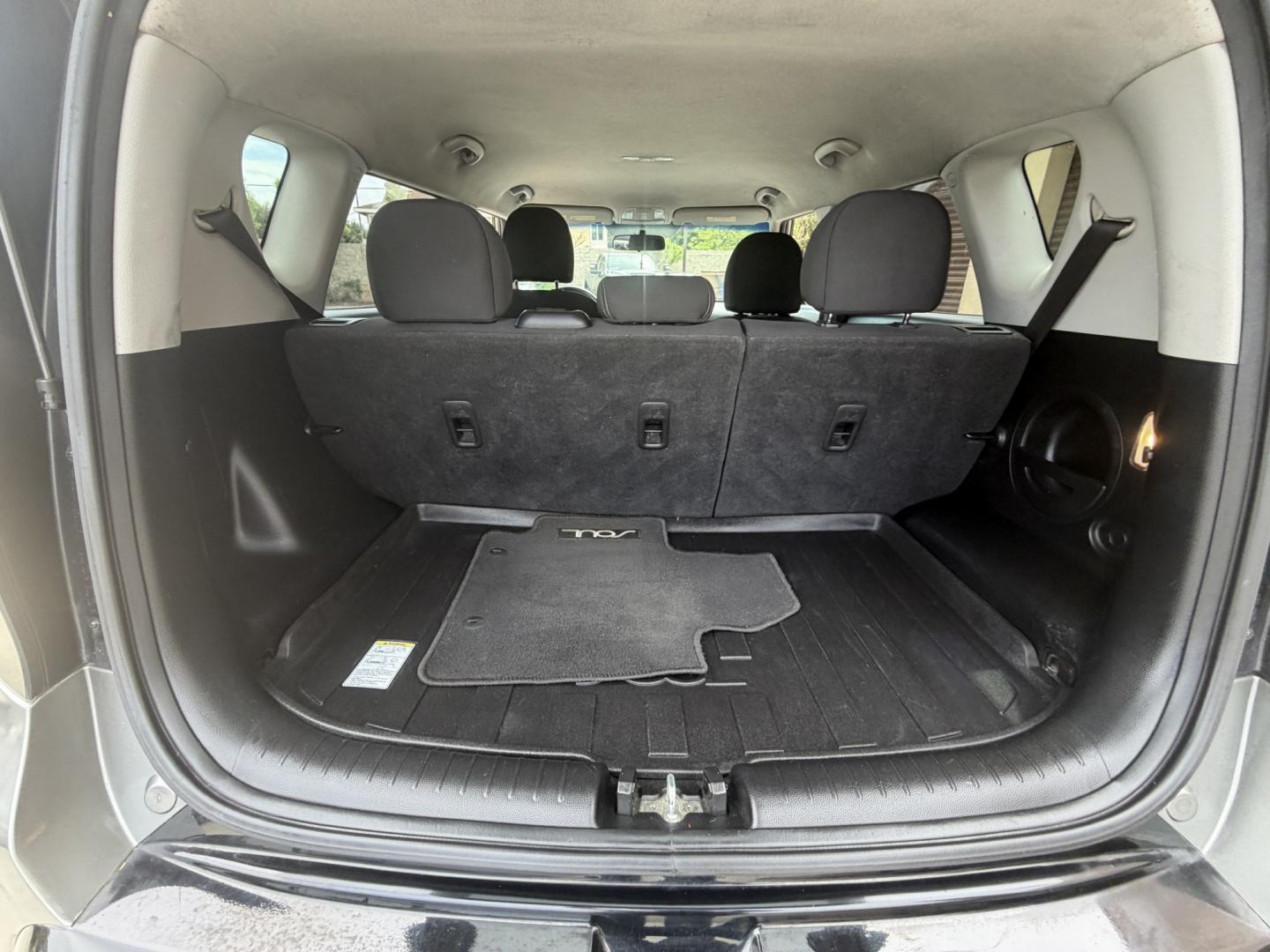 2014 SILVER /Black Kia Soul Base (KNDJN2A29E7) with an 1.6L L4 DOHC 16V engine, Automatic transmission, located at 30 S. Berkeley Avenue, Pasadena, CA, 91107, (626) 248-7567, 34.145447, -118.109398 - Photo#10
