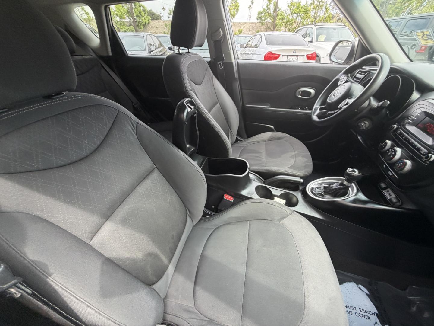 2014 SILVER /Black Kia Soul Base (KNDJN2A29E7) with an 1.6L L4 DOHC 16V engine, Automatic transmission, located at 30 S. Berkeley Avenue, Pasadena, CA, 91107, (626) 248-7567, 34.145447, -118.109398 - Photo#9