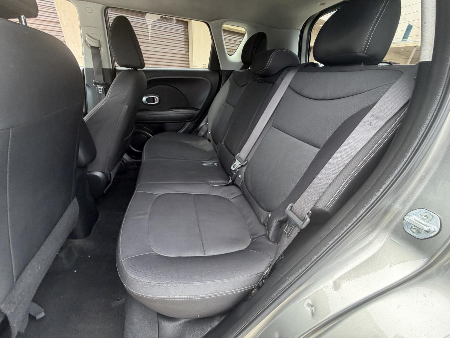 2014 SILVER /Black Kia Soul Base (KNDJN2A29E7) with an 1.6L L4 DOHC 16V engine, Automatic transmission, located at 30 S. Berkeley Avenue, Pasadena, CA, 91107, (626) 248-7567, 34.145447, -118.109398 - Photo#11