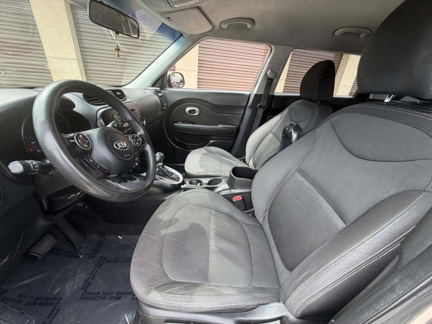 2014 SILVER /Black Kia Soul Base (KNDJN2A29E7) with an 1.6L L4 DOHC 16V engine, Automatic transmission, located at 30 S. Berkeley Avenue, Pasadena, CA, 91107, (626) 248-7567, 34.145447, -118.109398 - Photo#13