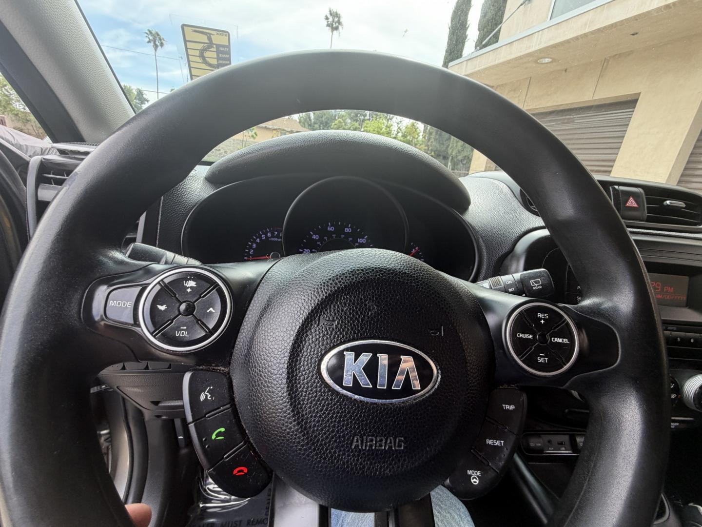 2014 SILVER /Black Kia Soul Base (KNDJN2A29E7) with an 1.6L L4 DOHC 16V engine, Automatic transmission, located at 30 S. Berkeley Avenue, Pasadena, CA, 91107, (626) 248-7567, 34.145447, -118.109398 - Photo#15