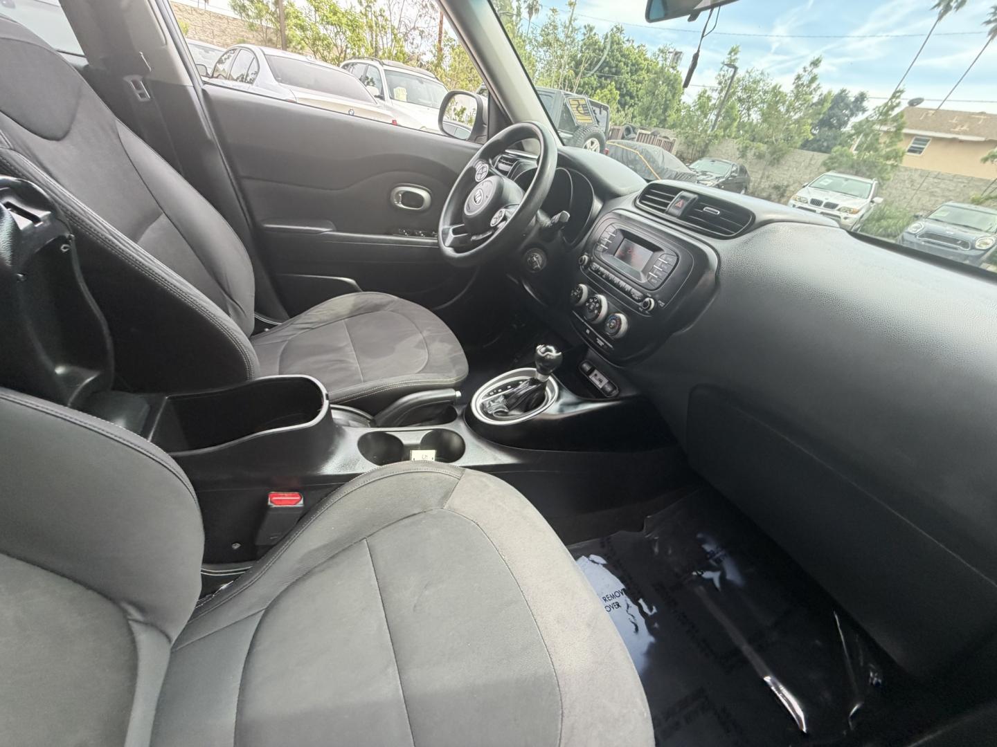 2014 SILVER /Black Kia Soul Base (KNDJN2A29E7) with an 1.6L L4 DOHC 16V engine, Automatic transmission, located at 30 S. Berkeley Avenue, Pasadena, CA, 91107, (626) 248-7567, 34.145447, -118.109398 - Photo#18