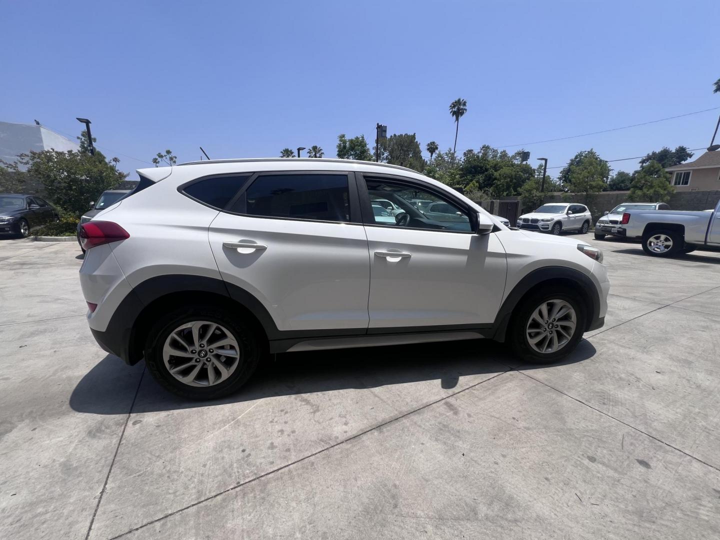 2017 White /Black Hyundai Tucson SE w/Preferred Package AWD (KM8J3CA41HU) with an 2.0L L4 DOHC 16V engine, 6A transmission, located at 30 S. Berkeley Avenue, Pasadena, CA, 91107, (626) 248-7567, 34.145447, -118.109398 - 2017 Hyundai Tucson SE – Buy Here Pay Here – No Credit Needed – Crown City Motors in Pasadena, CA Looking for a reliable and stylish SUV that fits your budget and helps you get back on the road today? Look no further than this 2017 Hyundai Tucson SE, now available at Crown City Motors, your - Photo#5