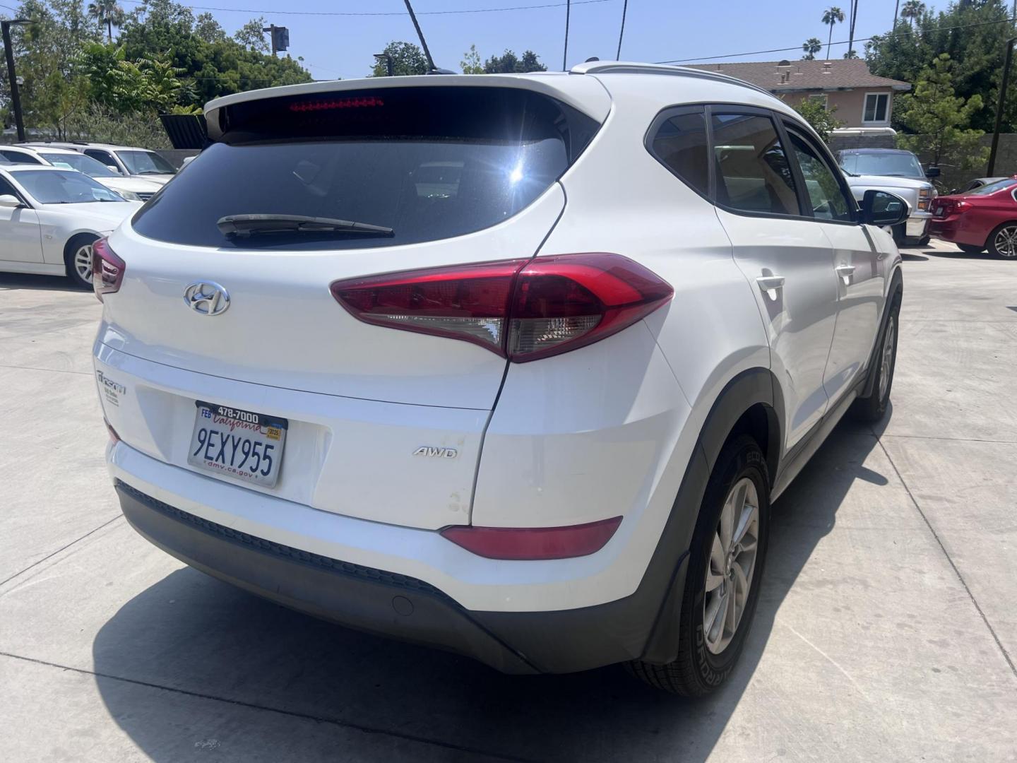 2017 White /Black Hyundai Tucson SE w/Preferred Package AWD (KM8J3CA41HU) with an 2.0L L4 DOHC 16V engine, 6A transmission, located at 30 S. Berkeley Avenue, Pasadena, CA, 91107, (626) 248-7567, 34.145447, -118.109398 - 2017 Hyundai Tucson SE – Buy Here Pay Here – No Credit Needed – Crown City Motors in Pasadena, CA Looking for a reliable and stylish SUV that fits your budget and helps you get back on the road today? Look no further than this 2017 Hyundai Tucson SE, now available at Crown City Motors, your - Photo#4