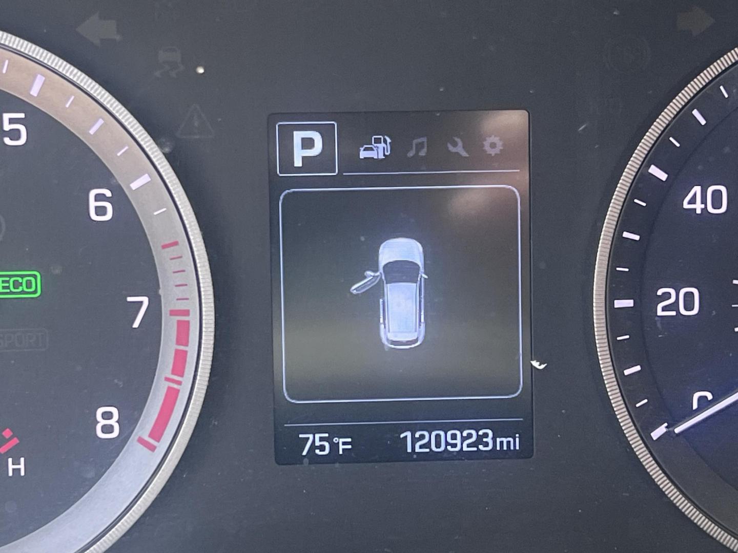 2017 White /Black Hyundai Tucson SE w/Preferred Package AWD (KM8J3CA41HU) with an 2.0L L4 DOHC 16V engine, 6A transmission, located at 30 S. Berkeley Avenue, Pasadena, CA, 91107, (626) 248-7567, 34.145447, -118.109398 - 2017 Hyundai Tucson SE – Buy Here Pay Here – No Credit Needed – Crown City Motors in Pasadena, CA Looking for a reliable and stylish SUV that fits your budget and helps you get back on the road today? Look no further than this 2017 Hyundai Tucson SE, now available at Crown City Motors, your - Photo#8