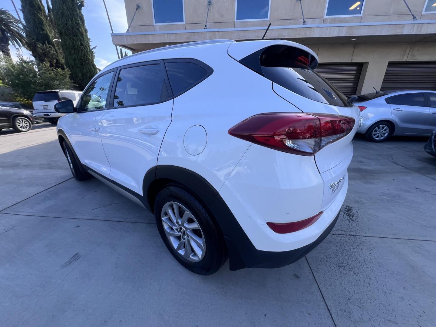 2017 White /Black Hyundai Tucson SE w/Preferred Package AWD (KM8J3CA41HU) with an 2.0L L4 DOHC 16V engine, 6A transmission, located at 30 S. Berkeley Avenue, Pasadena, CA, 91107, (626) 248-7567, 34.145447, -118.109398 - 2017 Hyundai Tucson SE – Buy Here Pay Here – No Credit Needed – Crown City Motors in Pasadena, CA Looking for a reliable and stylish SUV that fits your budget and helps you get back on the road today? Look no further than this 2017 Hyundai Tucson SE, now available at Crown City Motors, your - Photo#11