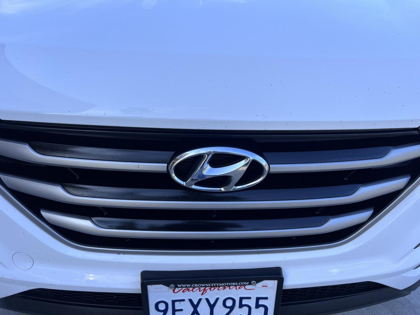 2017 White /Black Hyundai Tucson SE w/Preferred Package AWD (KM8J3CA41HU) with an 2.0L L4 DOHC 16V engine, 6A transmission, located at 30 S. Berkeley Avenue, Pasadena, CA, 91107, (626) 248-7567, 34.145447, -118.109398 - 2017 Hyundai Tucson SE – Buy Here Pay Here – No Credit Needed – Crown City Motors in Pasadena, CA Looking for a reliable and stylish SUV that fits your budget and helps you get back on the road today? Look no further than this 2017 Hyundai Tucson SE, now available at Crown City Motors, your - Photo#17