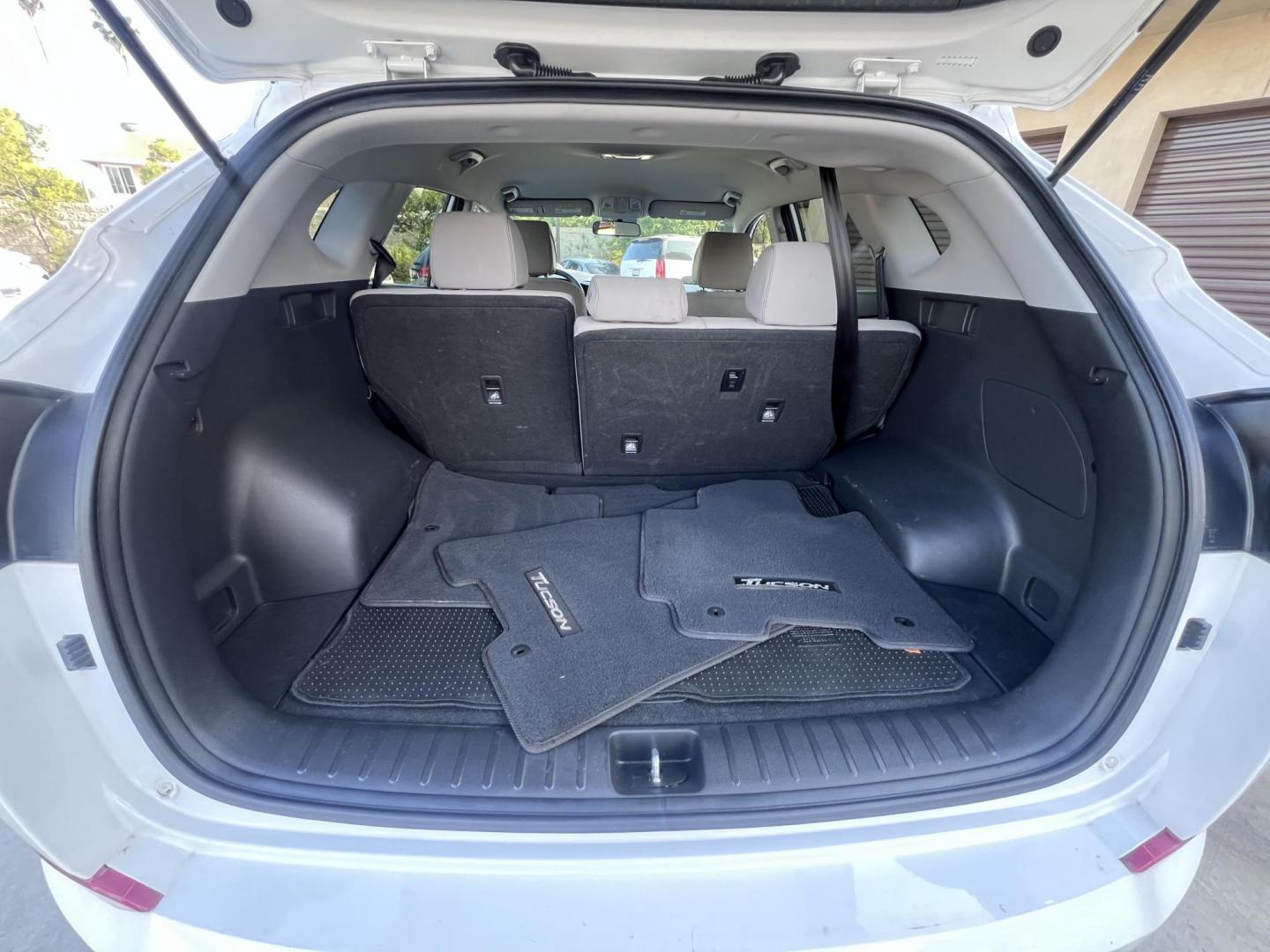 2017 White /Black Hyundai Tucson SE w/Preferred Package AWD (KM8J3CA41HU) with an 2.0L L4 DOHC 16V engine, 6A transmission, located at 30 S. Berkeley Avenue, Pasadena, CA, 91107, (626) 248-7567, 34.145447, -118.109398 - 2017 Hyundai Tucson SE – Buy Here Pay Here – No Credit Needed – Crown City Motors in Pasadena, CA Looking for a reliable and stylish SUV that fits your budget and helps you get back on the road today? Look no further than this 2017 Hyundai Tucson SE, now available at Crown City Motors, your - Photo#25