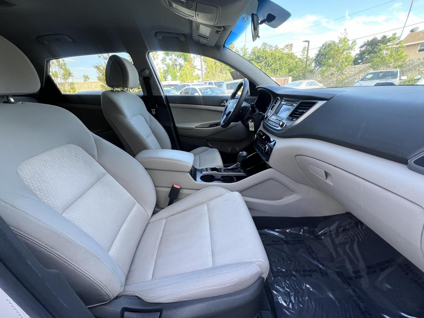 2017 White /Black Hyundai Tucson SE w/Preferred Package AWD (KM8J3CA41HU) with an 2.0L L4 DOHC 16V engine, 6A transmission, located at 30 S. Berkeley Avenue, Pasadena, CA, 91107, (626) 248-7567, 34.145447, -118.109398 - 2017 Hyundai Tucson SE – Buy Here Pay Here – No Credit Needed – Crown City Motors in Pasadena, CA Looking for a reliable and stylish SUV that fits your budget and helps you get back on the road today? Look no further than this 2017 Hyundai Tucson SE, now available at Crown City Motors, your - Photo#26