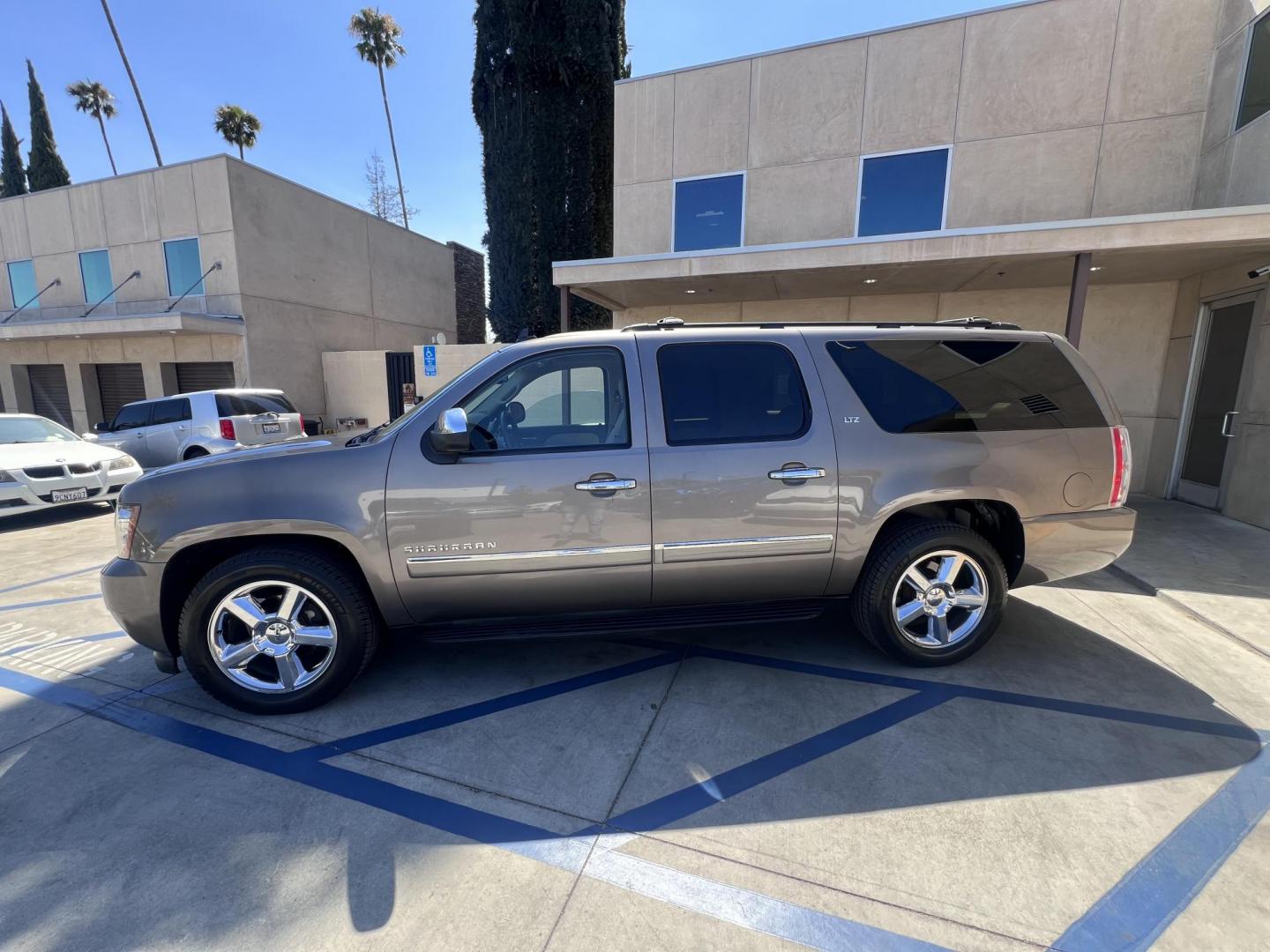 2011 Silver Metallic /Tan Chevrolet Suburban LTZ 1500 4WD (1GNSKKE31BR) with an 5.3L V8 OHV 16V FFV engine, 4-Speed Automatic transmission, located at 30 S. Berkeley Avenue, Pasadena, CA, 91107, (626) 248-7567, 34.145447, -118.109398 - 2011 Chevrolet Suburban LT 4WD – 3rd Row – $995 Down – Buy Here Pay Here – Bad Credit OK – Crown City Motors – Pasadena, CA Looking for a full-size SUV that offers unmatched space, power, and versatility? Look no further than this 2011 Chevrolet Suburban LT 4WD, now available at Crown - Photo#6