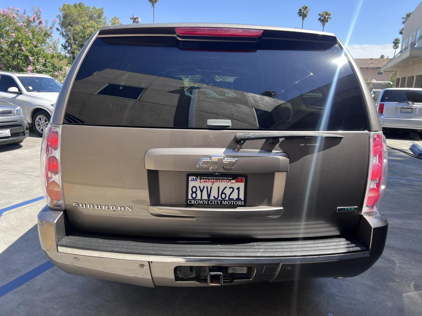 2011 Silver Metallic /Tan Chevrolet Suburban LTZ 1500 4WD (1GNSKKE31BR) with an 5.3L V8 OHV 16V FFV engine, 4-Speed Automatic transmission, located at 30 S. Berkeley Avenue, Pasadena, CA, 91107, (626) 248-7567, 34.145447, -118.109398 - 2011 Chevrolet Suburban LT 4WD – 3rd Row – $995 Down – Buy Here Pay Here – Bad Credit OK – Crown City Motors – Pasadena, CA Looking for a full-size SUV that offers unmatched space, power, and versatility? Look no further than this 2011 Chevrolet Suburban LT 4WD, now available at Crown - Photo#8